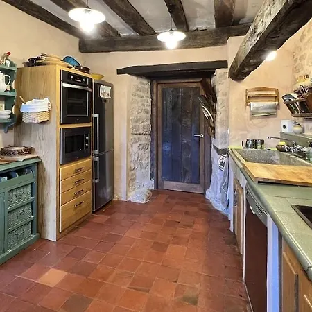 La Casa De Celada * Celada de Los Calderones